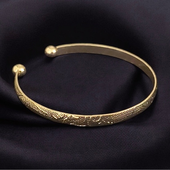 Women’s Gold Plated Bangle adjustable bracelet - Cuff Bracelet - Picture 1 of 4